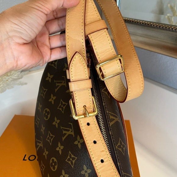 ❌SOLD❌🎀Louis Vuitton Monogram Bumbag - Picture 8 of 16